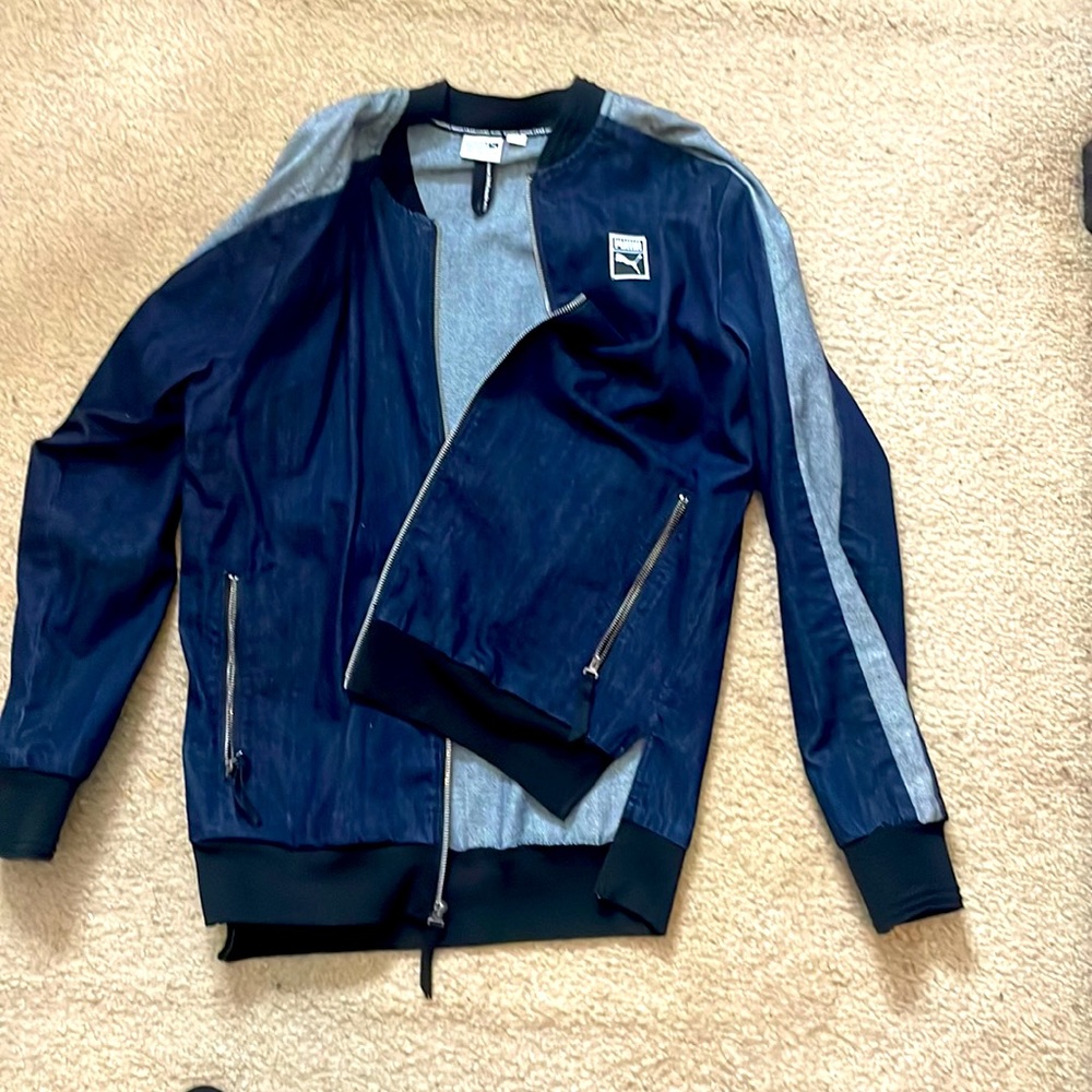 Lightweight denim jacket. - Picture 3 of 3